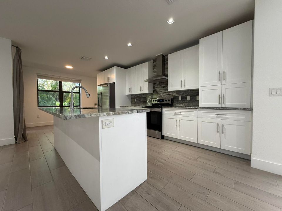 出租: $3,500 (3 贝兹, 2 浴室, 2071 平方英尺)