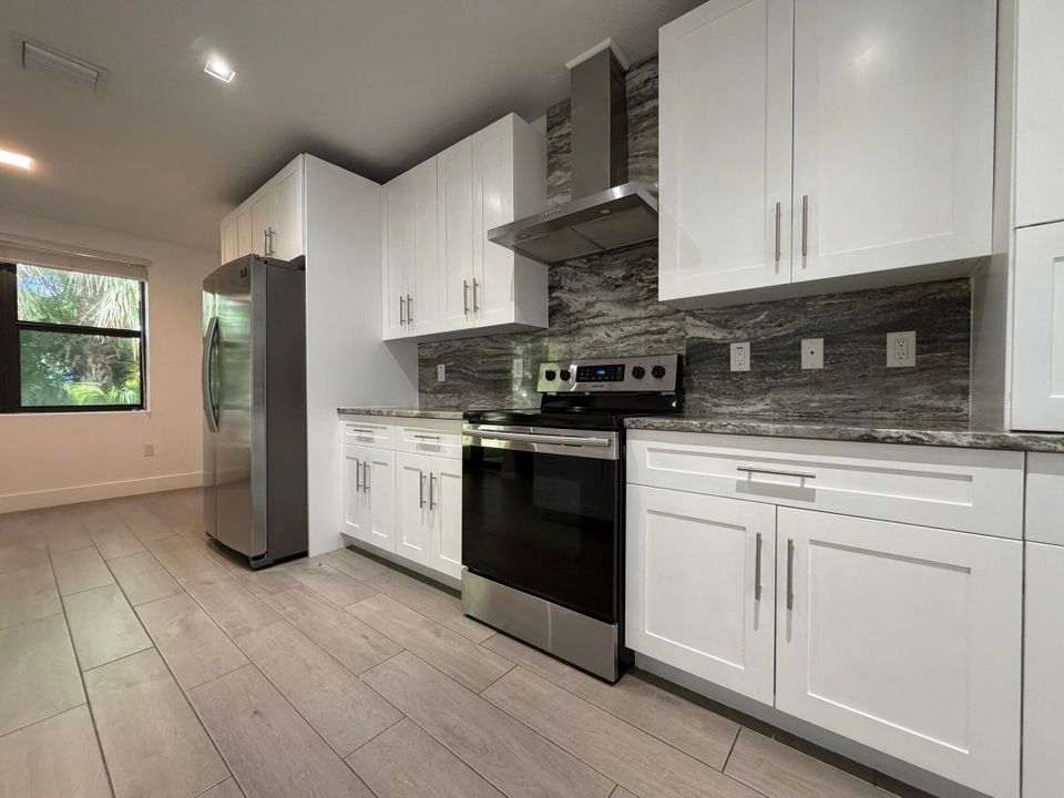 出租: $3,500 (3 贝兹, 2 浴室, 2071 平方英尺)