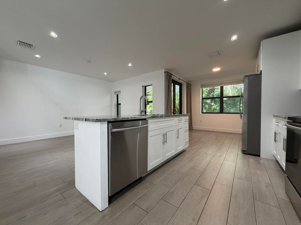 出租: $3,500 (3 贝兹, 2 浴室, 2071 平方英尺)