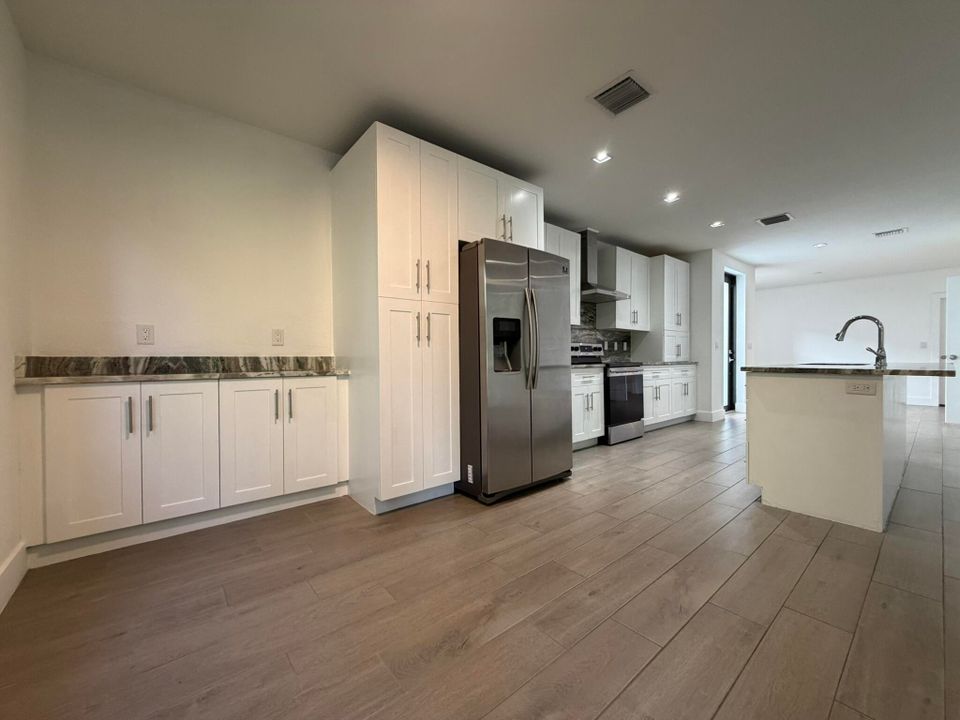 出租: $3,500 (3 贝兹, 2 浴室, 2071 平方英尺)