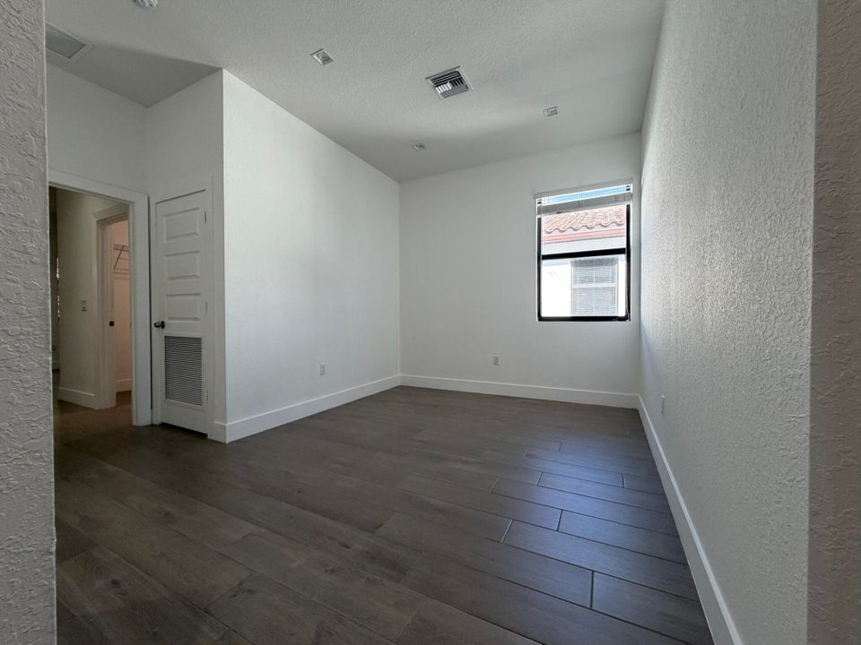 出租: $3,500 (3 贝兹, 2 浴室, 2071 平方英尺)