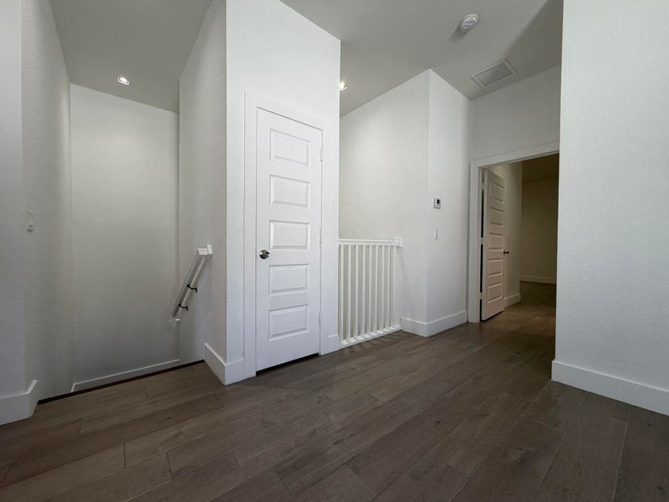 出租: $3,500 (3 贝兹, 2 浴室, 2071 平方英尺)