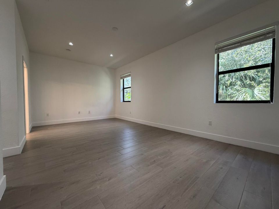 出租: $3,500 (3 贝兹, 2 浴室, 2071 平方英尺)