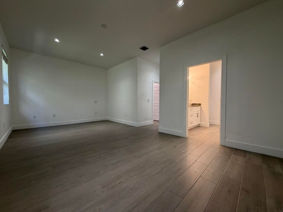 出租: $3,500 (3 贝兹, 2 浴室, 2071 平方英尺)