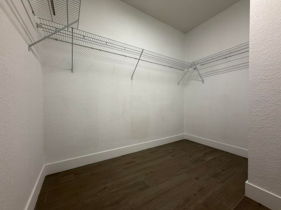 出租: $3,500 (3 贝兹, 2 浴室, 2071 平方英尺)