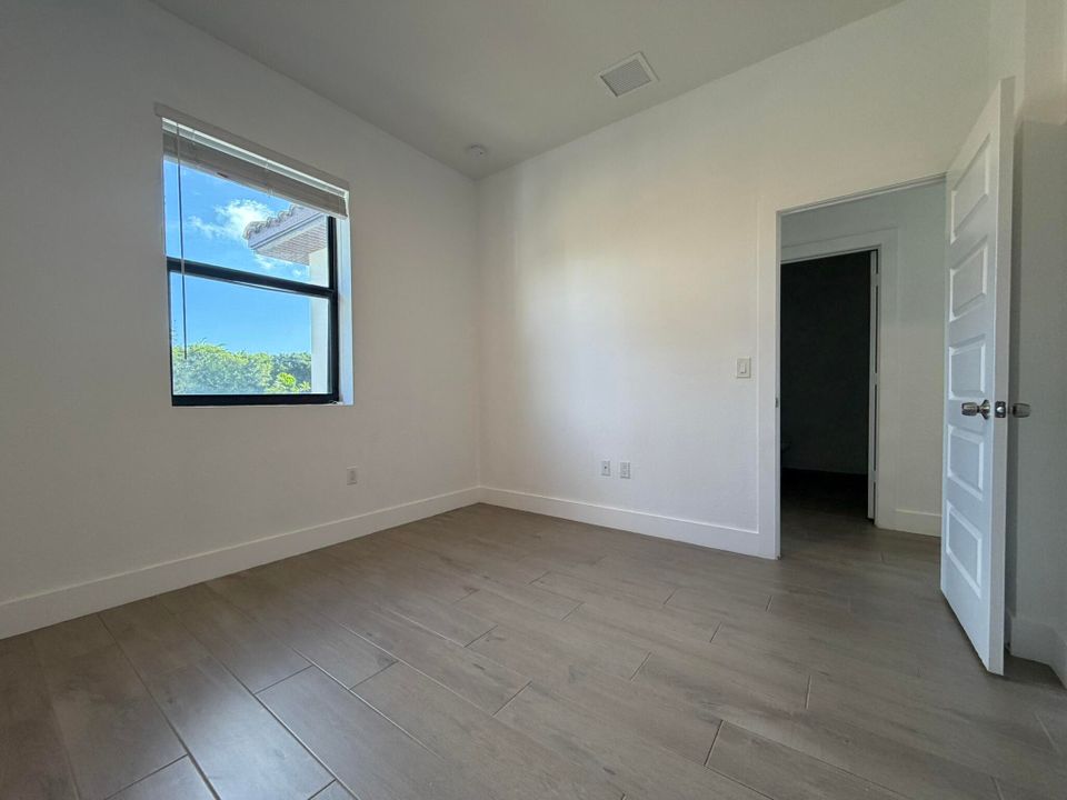 出租: $3,500 (3 贝兹, 2 浴室, 2071 平方英尺)