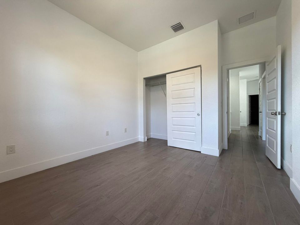 出租: $3,500 (3 贝兹, 2 浴室, 2071 平方英尺)