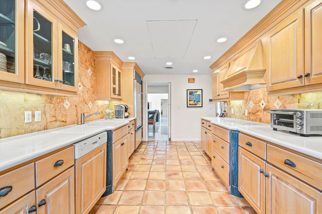 For Rent: $20,000 (4 beds, 3 baths, 3302 Square Feet)