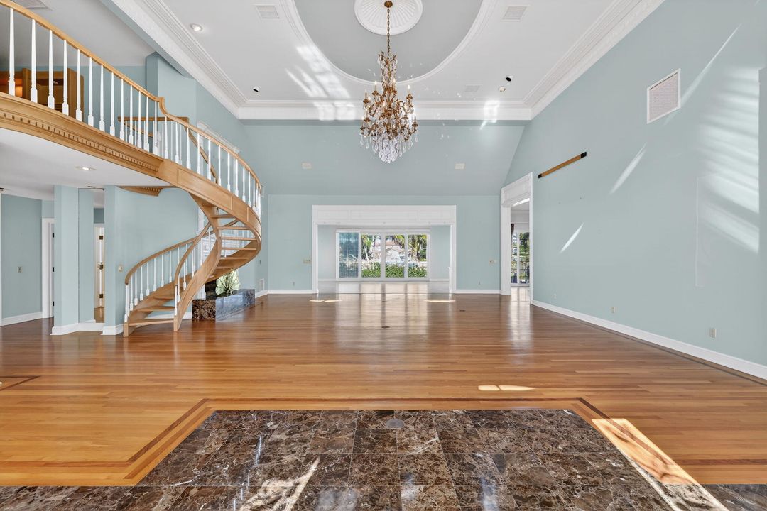 For Sale: $5,990,000 (5 beds, 5 baths, 7020 Square Feet)