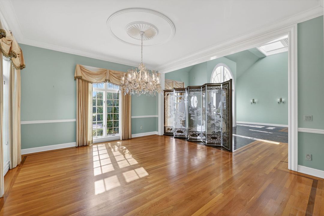 For Sale: $5,990,000 (5 beds, 5 baths, 7020 Square Feet)