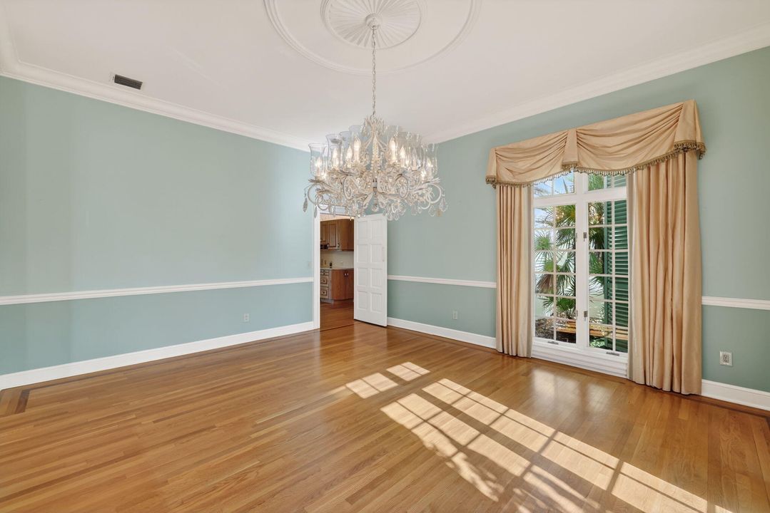 For Sale: $5,990,000 (5 beds, 5 baths, 7020 Square Feet)