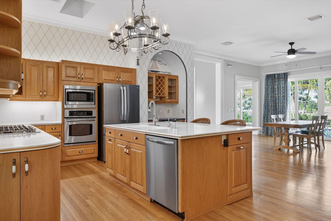 For Sale: $5,990,000 (5 beds, 5 baths, 7020 Square Feet)