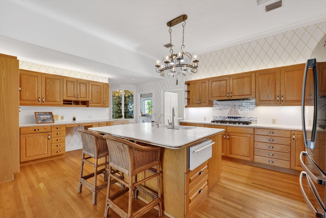 For Sale: $5,990,000 (5 beds, 5 baths, 7020 Square Feet)