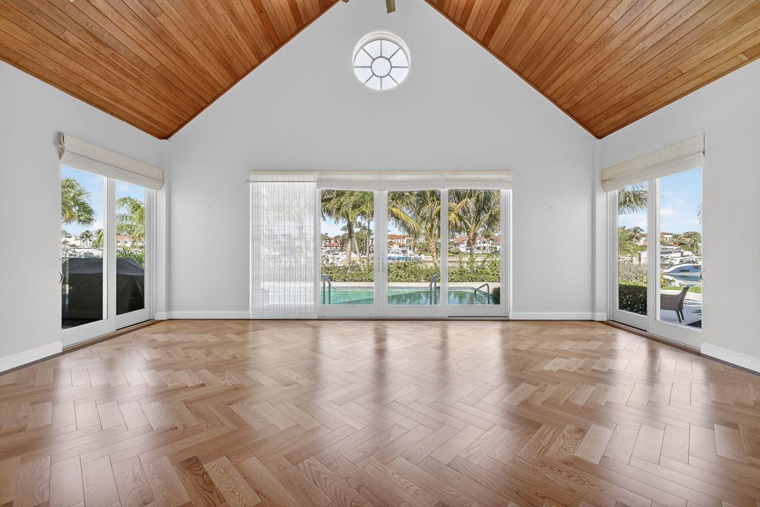 For Sale: $5,990,000 (5 beds, 5 baths, 7020 Square Feet)