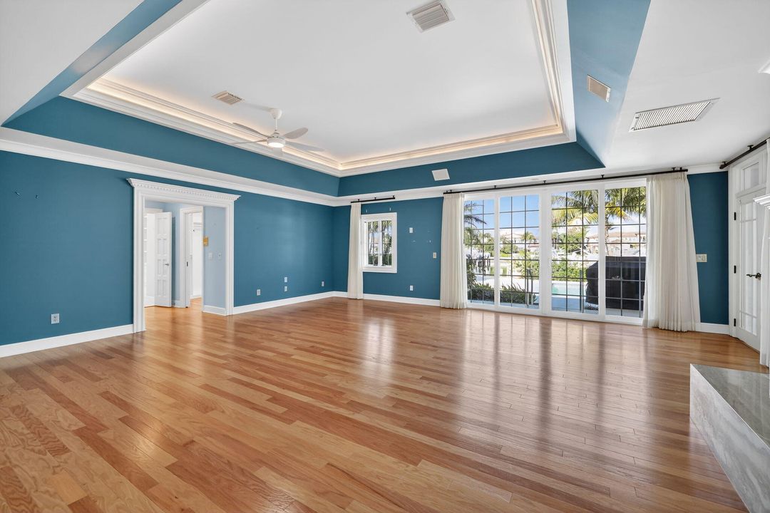 For Sale: $5,990,000 (5 beds, 5 baths, 7020 Square Feet)