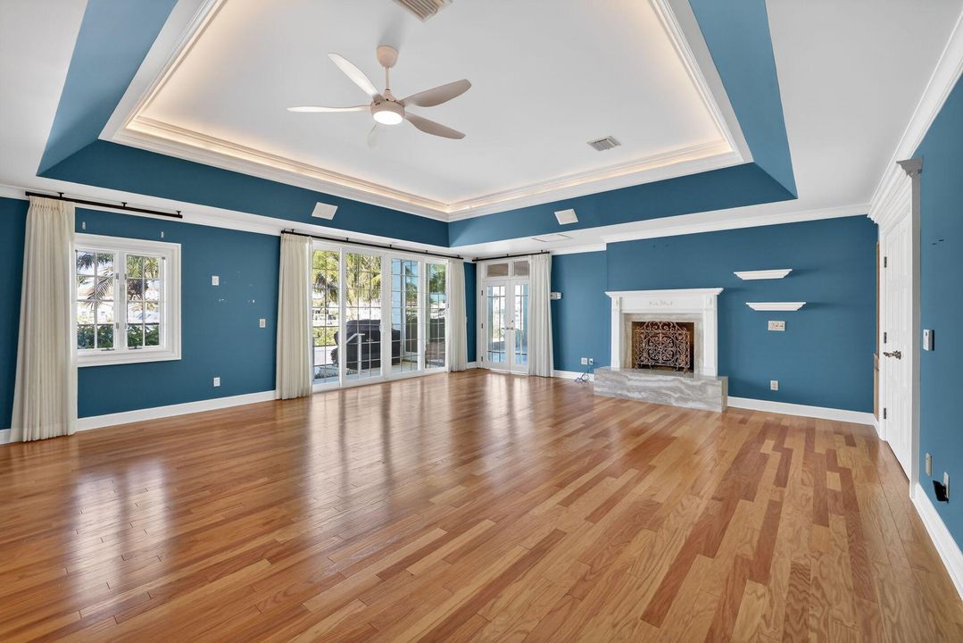 For Sale: $5,990,000 (5 beds, 5 baths, 7020 Square Feet)