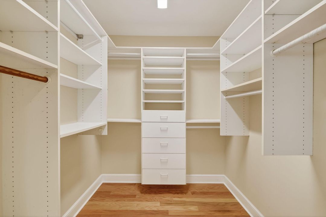 For Sale: $5,990,000 (5 beds, 5 baths, 7020 Square Feet)