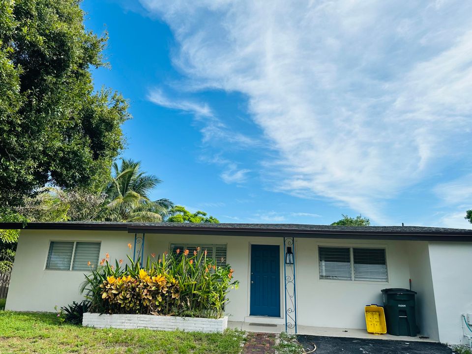 For Rent: $3,500 (2 beds, 2 baths, 1240 Square Feet)