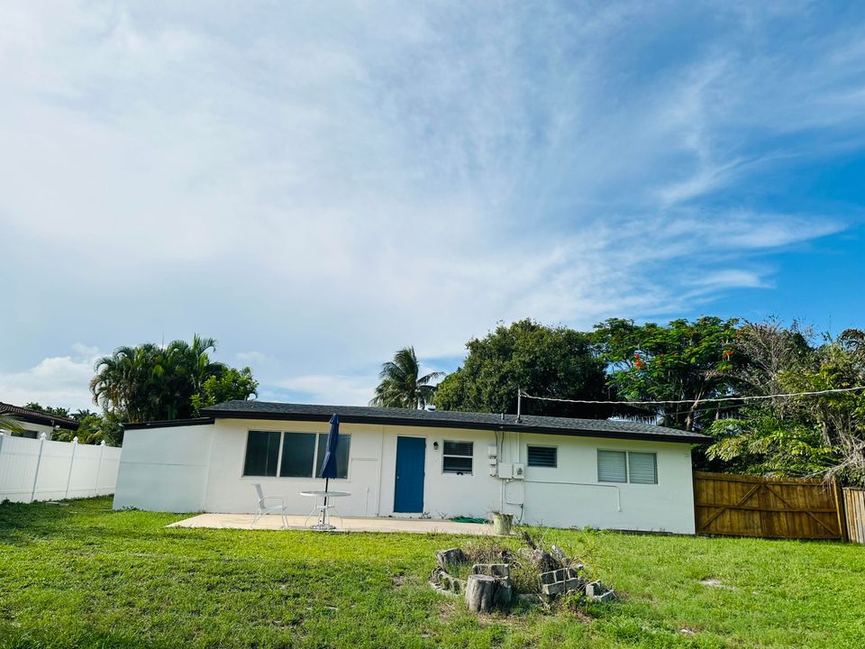 For Rent: $3,500 (2 beds, 2 baths, 1240 Square Feet)