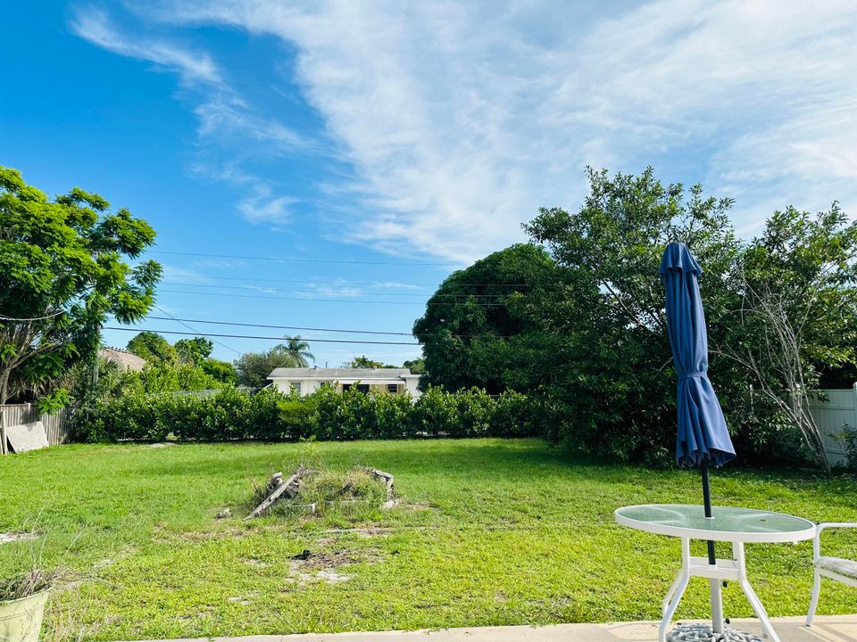 For Rent: $3,500 (2 beds, 2 baths, 1240 Square Feet)