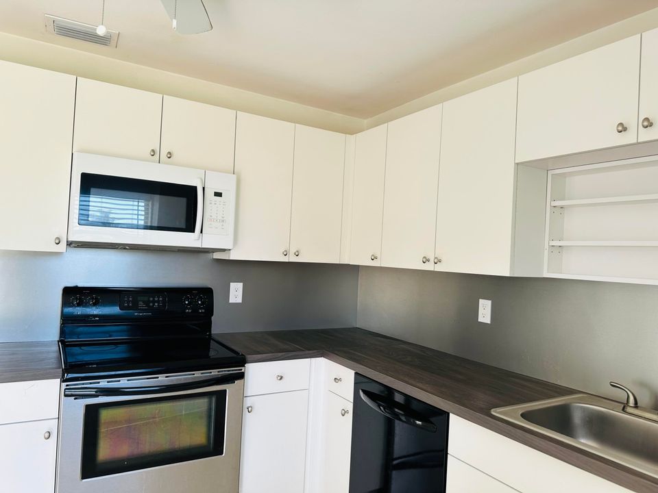 For Rent: $3,500 (2 beds, 2 baths, 1240 Square Feet)