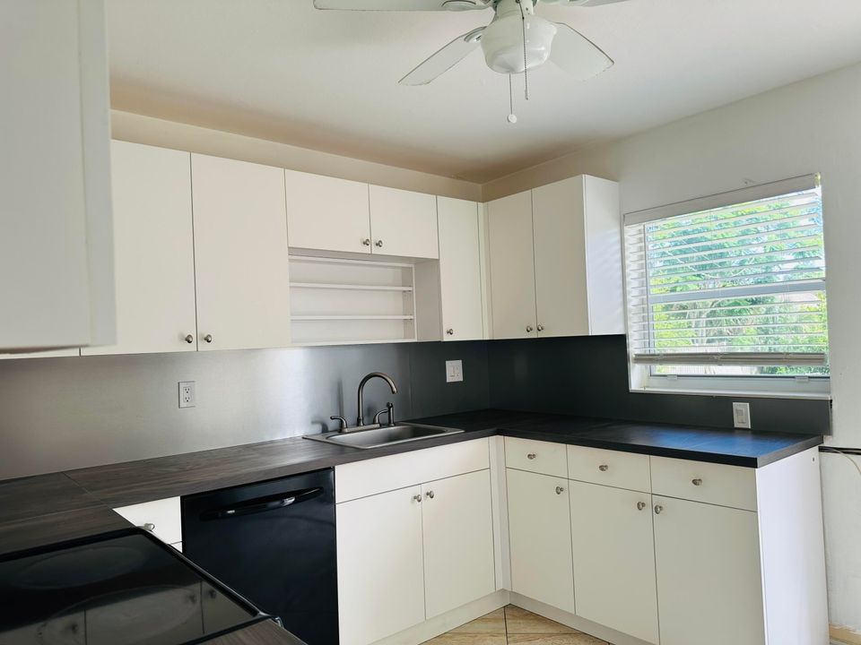 For Rent: $3,500 (2 beds, 2 baths, 1240 Square Feet)