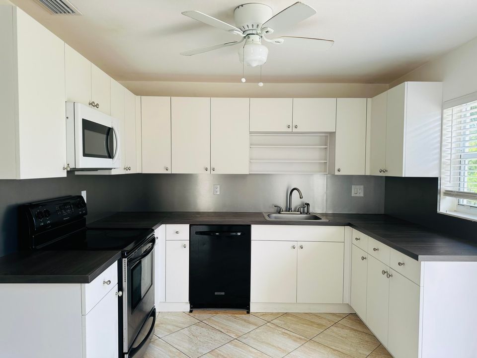 For Rent: $3,500 (2 beds, 2 baths, 1240 Square Feet)