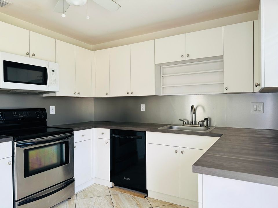 For Rent: $3,500 (2 beds, 2 baths, 1240 Square Feet)