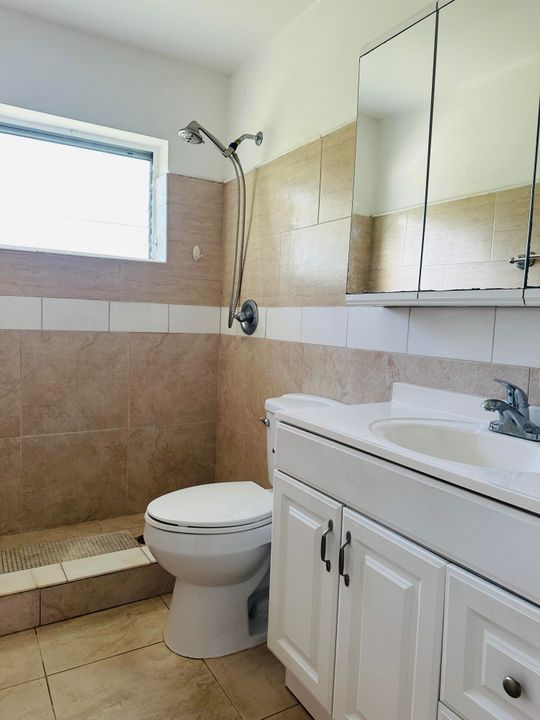 For Rent: $3,500 (2 beds, 2 baths, 1240 Square Feet)