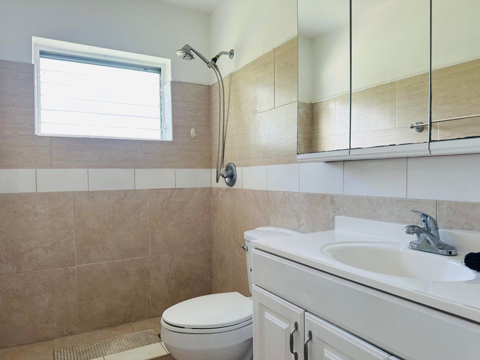 For Rent: $3,500 (2 beds, 2 baths, 1240 Square Feet)