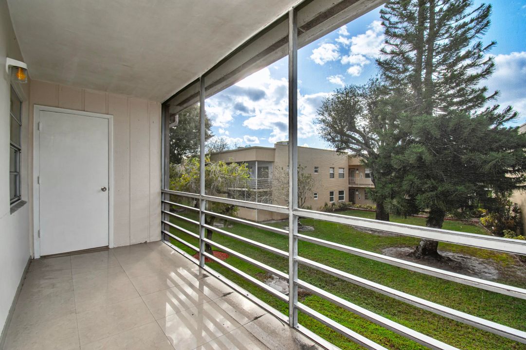 For Sale: $140,000 (2 beds, 2 baths, 910 Square Feet)