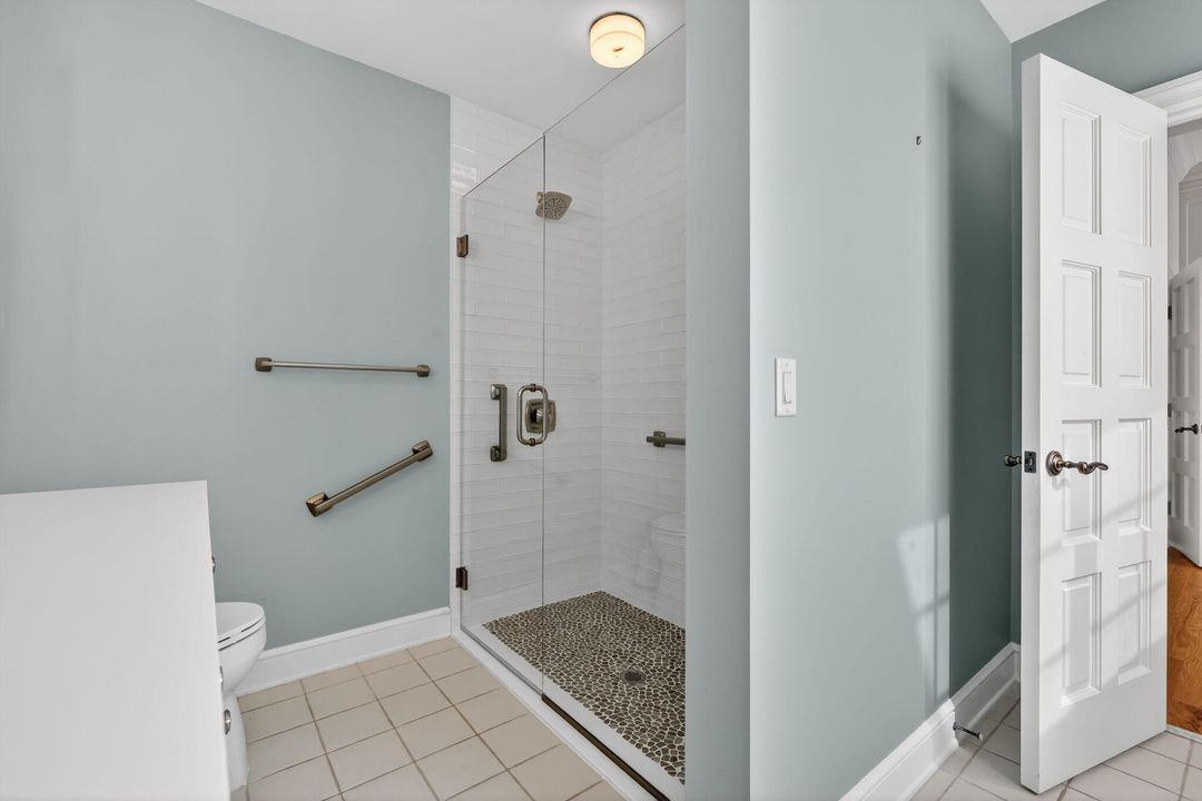 For Sale: $5,990,000 (5 beds, 5 baths, 7020 Square Feet)