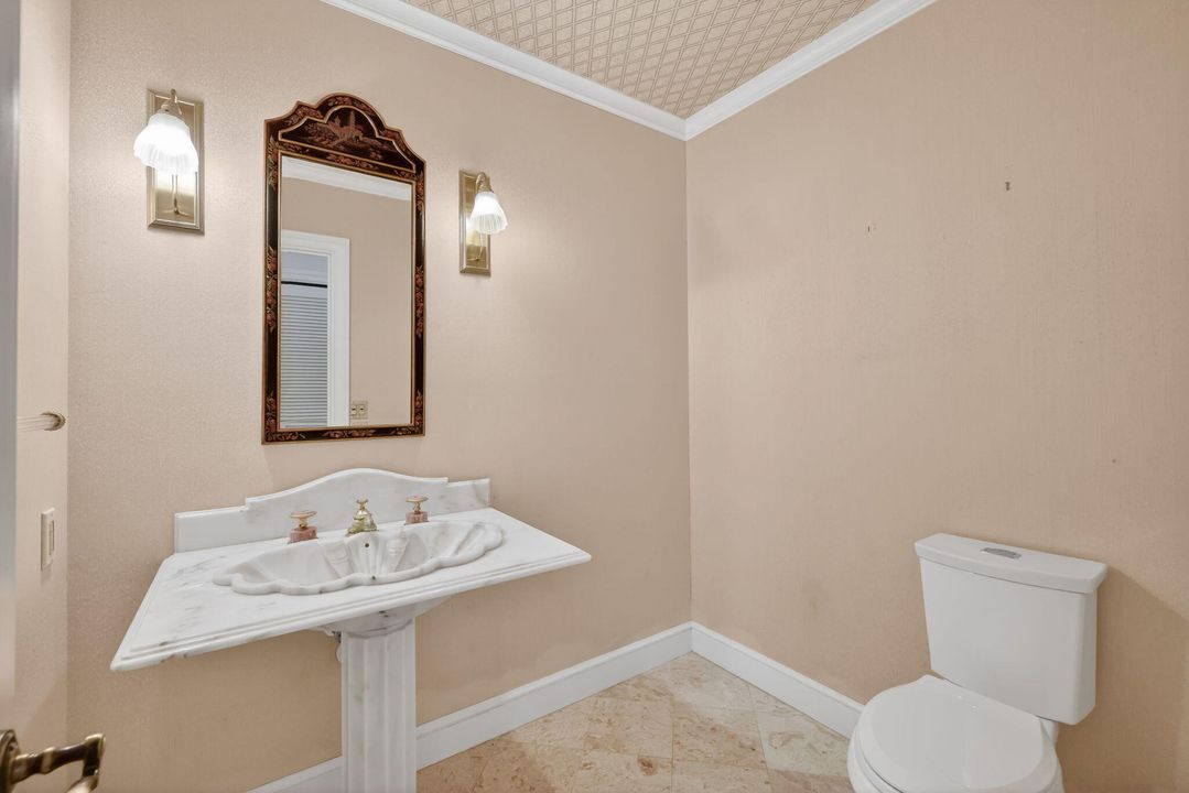 For Sale: $5,990,000 (5 beds, 5 baths, 7020 Square Feet)