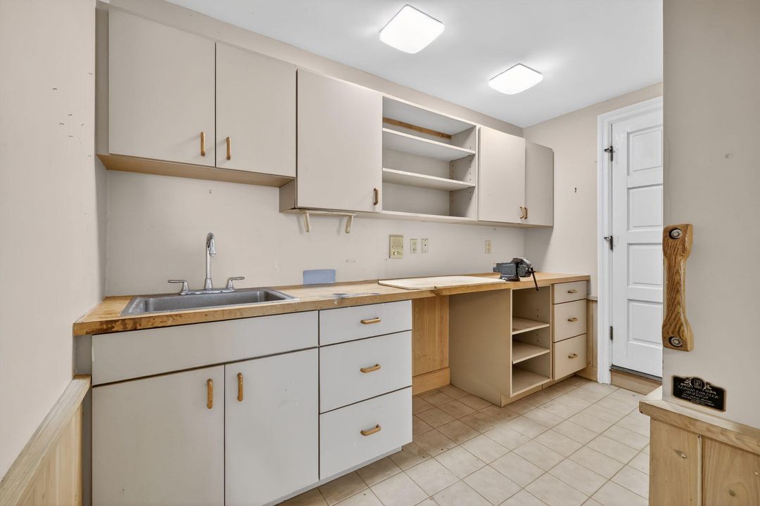 For Sale: $5,990,000 (5 beds, 5 baths, 7020 Square Feet)