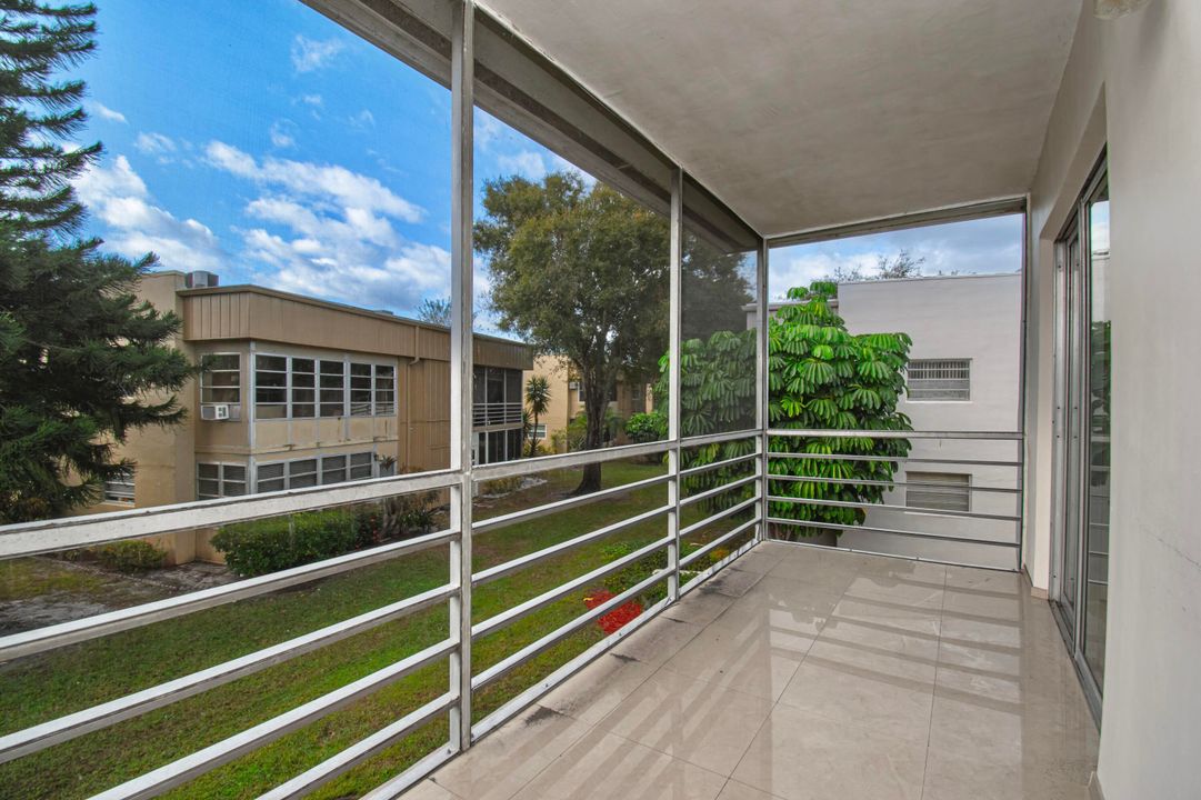 For Sale: $140,000 (2 beds, 2 baths, 910 Square Feet)