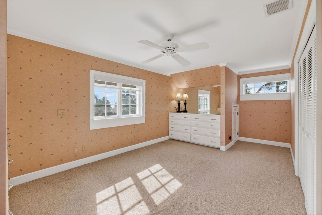 For Sale: $5,990,000 (5 beds, 5 baths, 7020 Square Feet)