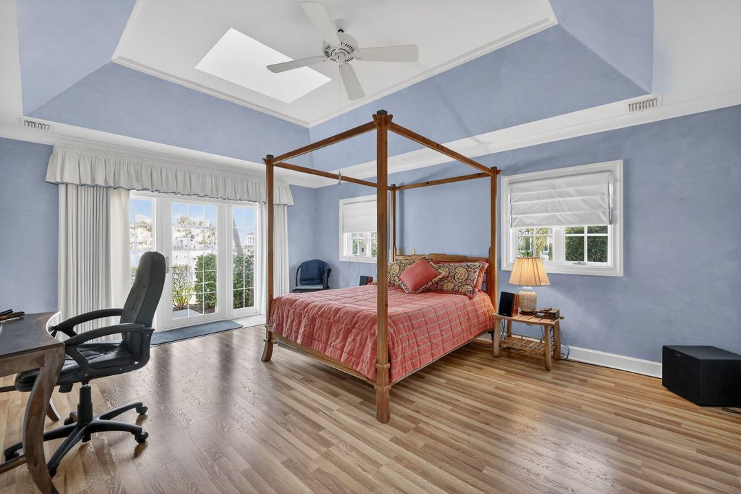 For Sale: $5,990,000 (5 beds, 5 baths, 7020 Square Feet)