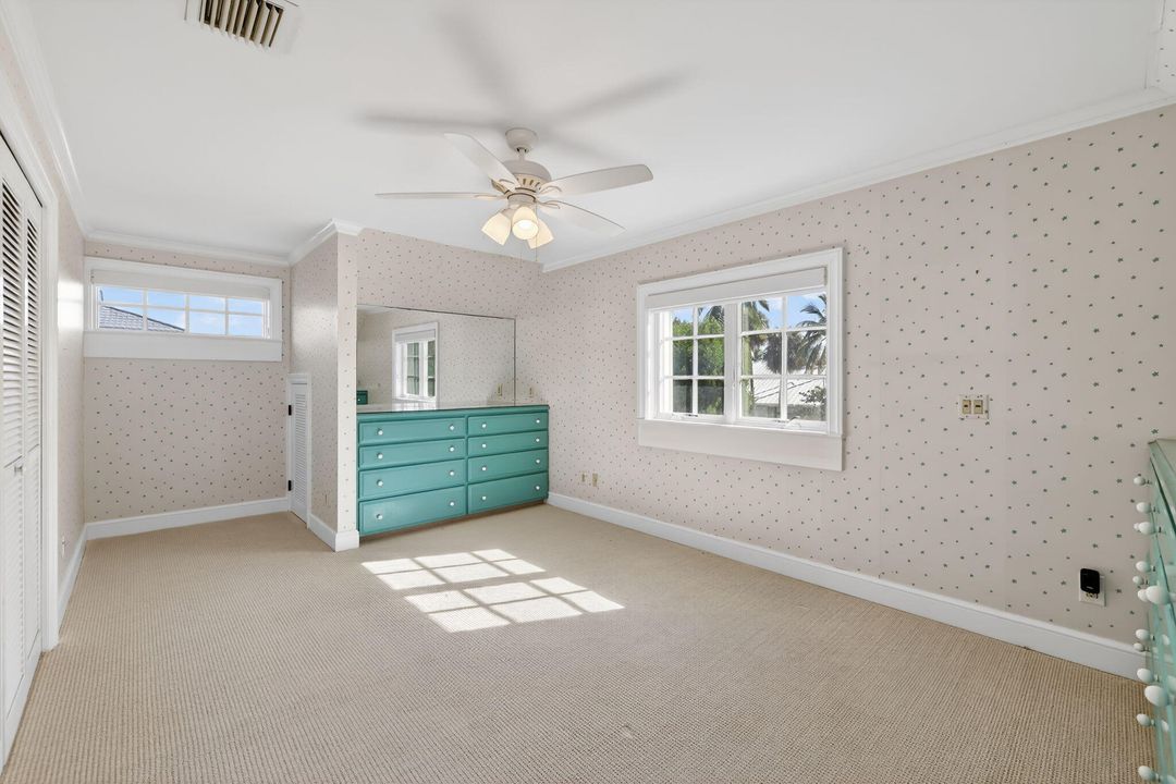 For Sale: $5,990,000 (5 beds, 5 baths, 7020 Square Feet)