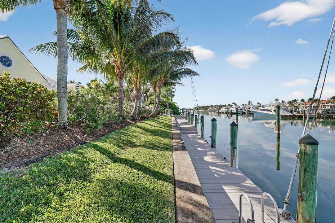 For Sale: $5,990,000 (5 beds, 5 baths, 7020 Square Feet)