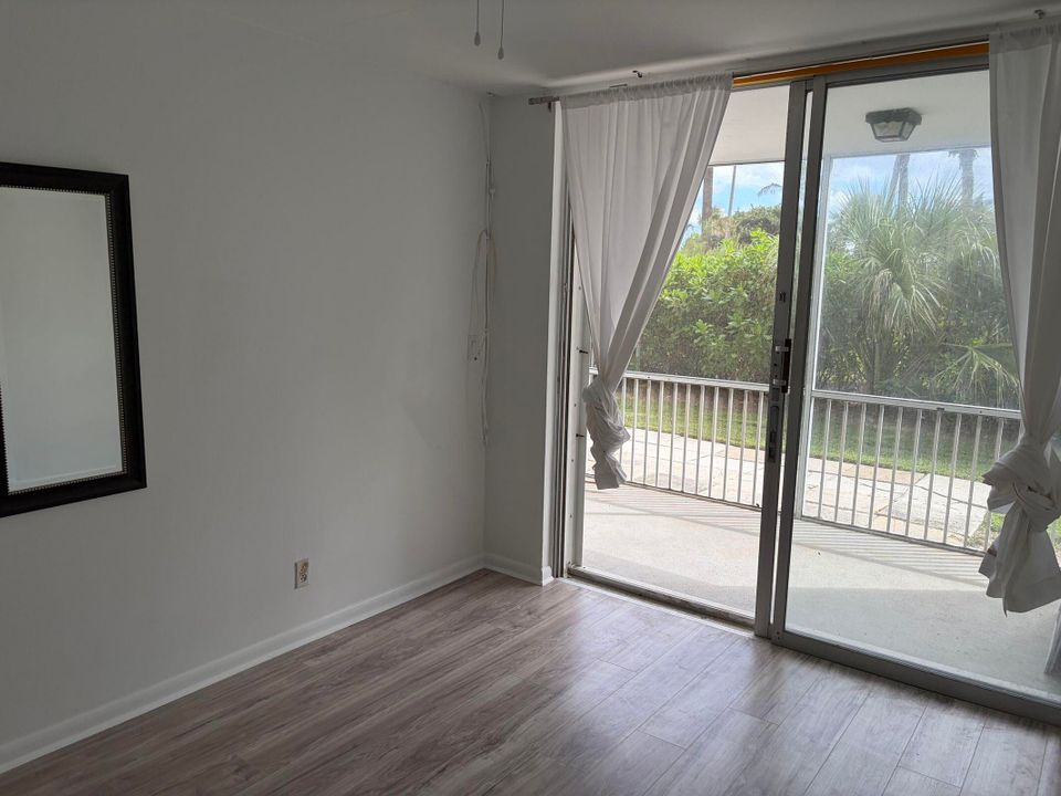 В аренду: $2,200 (2 спален, 1 ванн, 868 Квадратных фут)