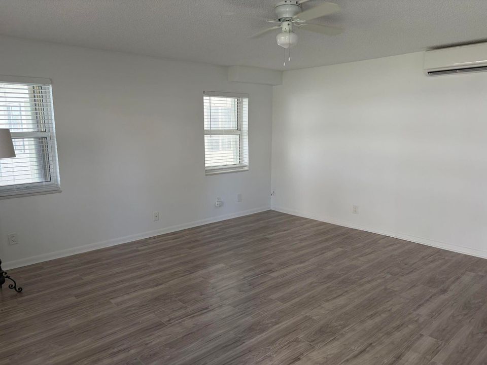 В аренду: $2,200 (2 спален, 1 ванн, 868 Квадратных фут)