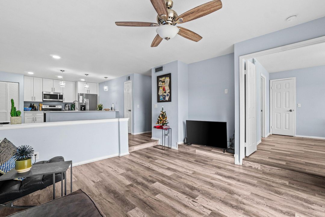 待售: $365,000 (3 贝兹, 2 浴室, 1085 平方英尺)