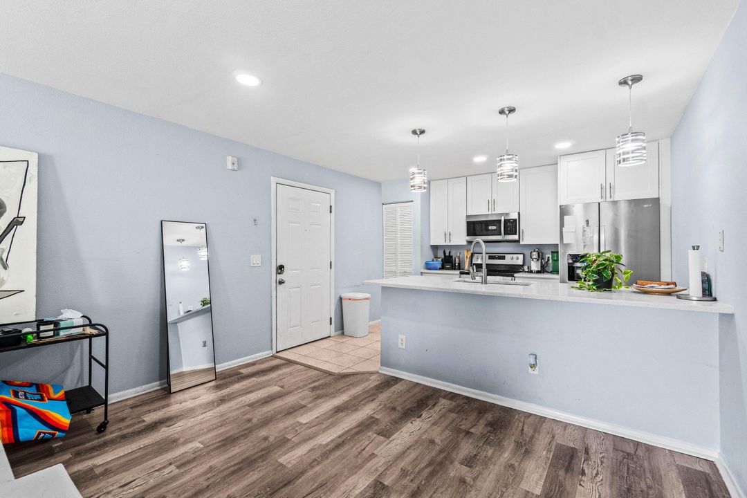 待售: $365,000 (3 贝兹, 2 浴室, 1085 平方英尺)