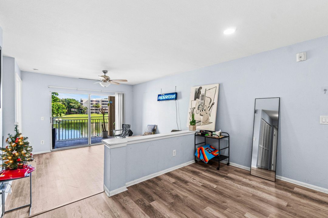 待售: $365,000 (3 贝兹, 2 浴室, 1085 平方英尺)