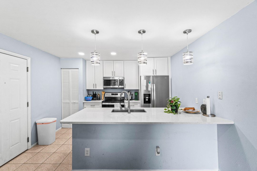 待售: $365,000 (3 贝兹, 2 浴室, 1085 平方英尺)