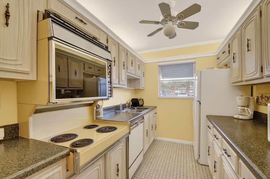 En Venta: $141,900 (1 camas, 1 baños, 994 Pies cuadrados)