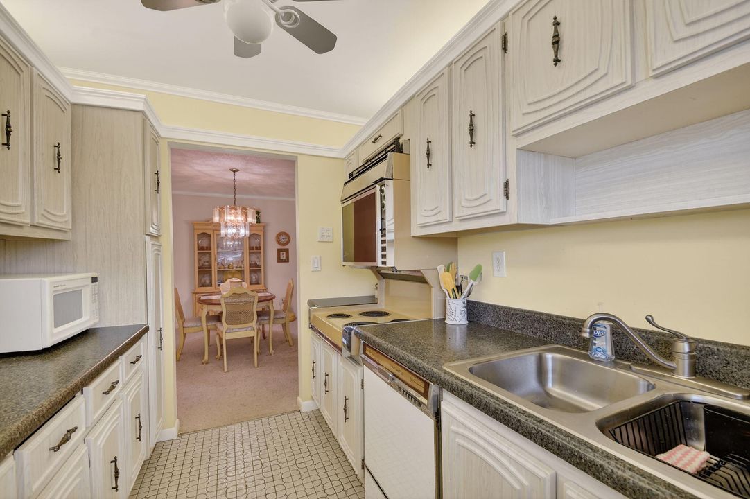 En Venta: $141,900 (1 camas, 1 baños, 994 Pies cuadrados)