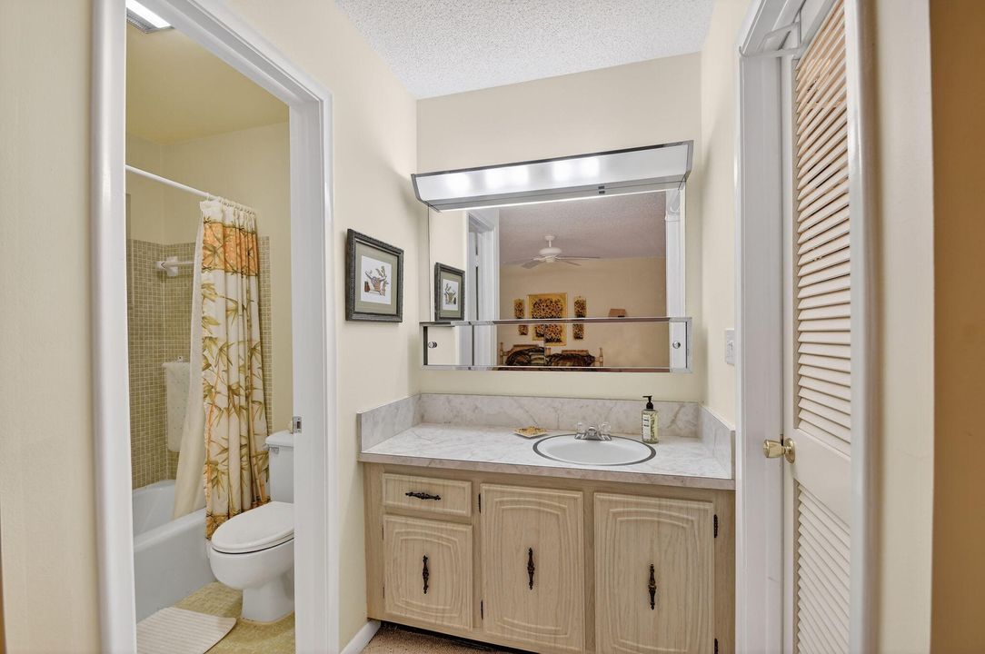 En Venta: $141,900 (1 camas, 1 baños, 994 Pies cuadrados)