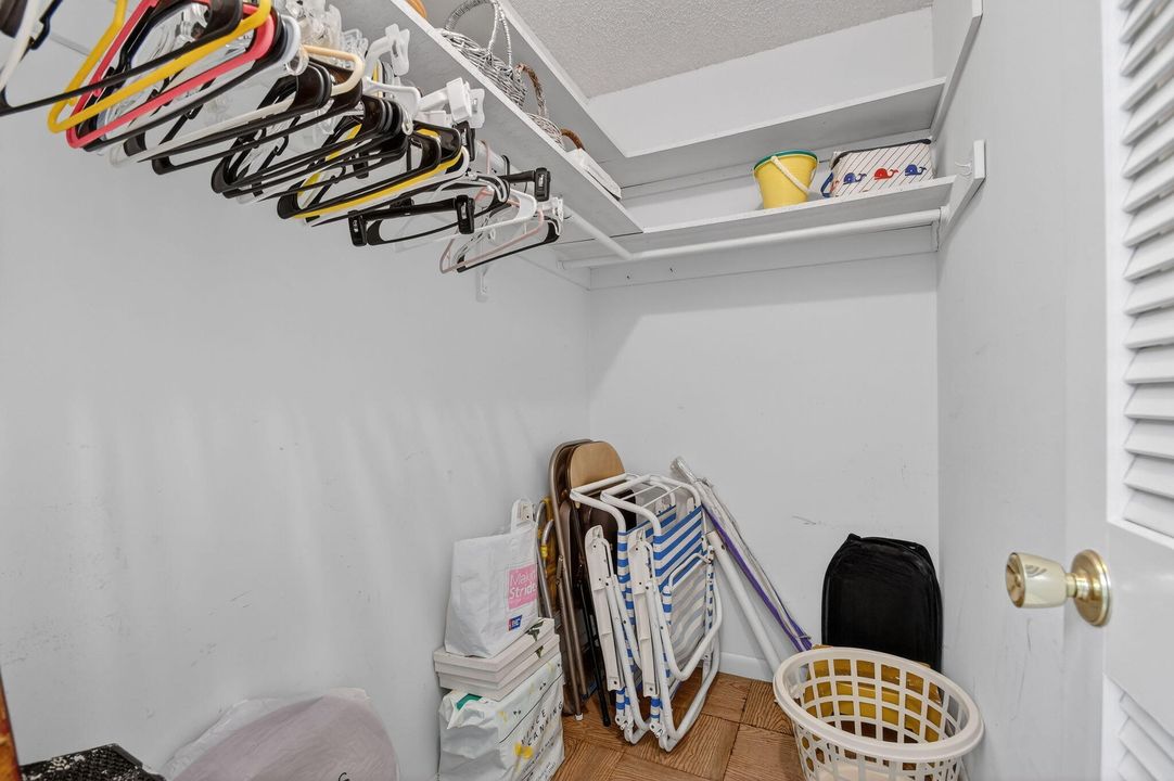 En Venta: $141,900 (1 camas, 1 baños, 994 Pies cuadrados)