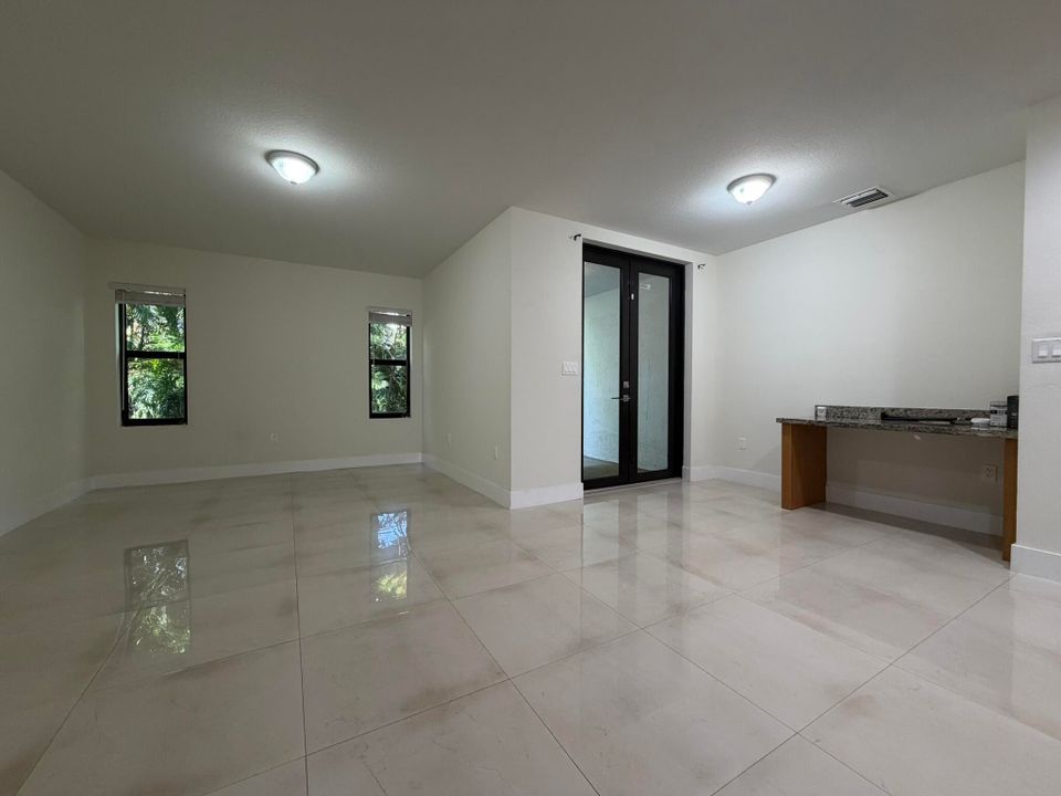 For Rent: $3,000 (3 beds, 2 baths, 1858 Square Feet)